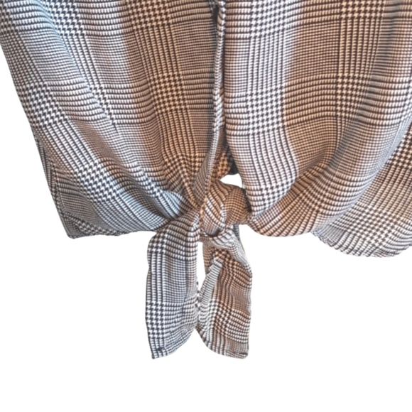 Suzy Shier XS Button-Down Top with Front Tie & Lace Back Excellent Condition - Picture 4 of 9